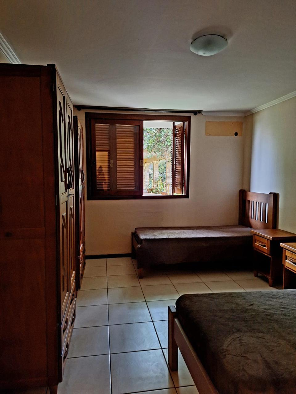 Quarto duplo com armários planejados